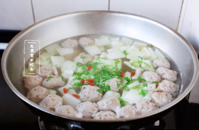 羊肉丸子汤的做法和配方（教你在家自制羊肉丸子汤）